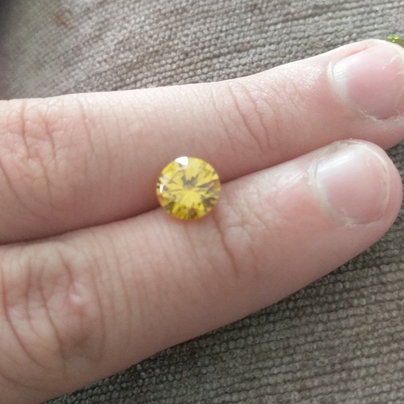 One carat vivid yellow citrine - Picture 2 of 3